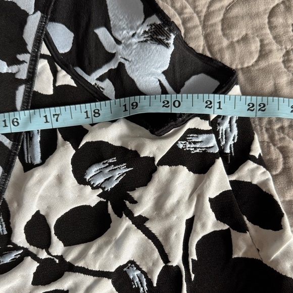 XD XENIA DESIGN Made in Croatia Artsy Topper Vest size Medium - Picture 14 of 16